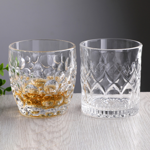 Verres à <span class=keywords><strong>whisky</strong></span> en cristal gravés vintage de 10 oz avec logo personnalisé en gros, ensemble de verres à <span class=keywords><strong>whisky</strong></span> avec base lourde, motif en diamant à nervures - Product Image 3
