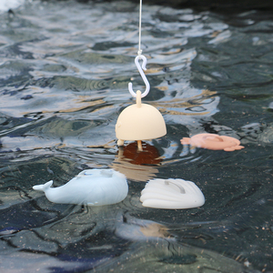 Juguetes acuáticos flotantes de silicona divertidos de 4 piezas al por mayor para niños, Juego de pesca de baño y playa para jugar con niños - Product Image 1