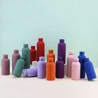 Flacon thermo coloré personnalisé à double paroi 500ml en acier inoxydable doux au toucher peinture mate en caoutchouc bouteilles d'eau à petite bouche pour l'extérieur