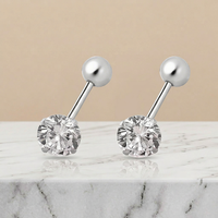 Boucles d'oreilles clous en acier inoxydable chirurgical hypoallergénique avec zircon cubique pour piercing hélix, idéales pour la mode féminine et les soirées