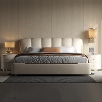 Lit en cuir minimaliste moderne, taille King, tête de lit plissée de luxe en forme de pain, couleur crème, cadre de lit double
