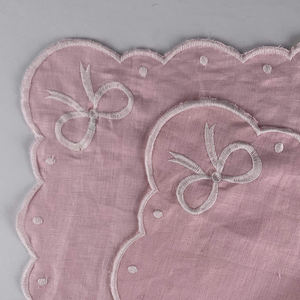 Serviettes en tissu brodées florales de printemps 100% serviettes de table réutilisables faites à la main en lin pour mariage couleurs parfaites - Product Image 5