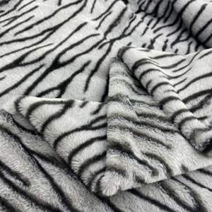 针织锦缎面料 100% 涤纶 抽象几何图案 10m 库存 耐磨 用于服装 包袋 玩具 长毛绒 - Product Image 2