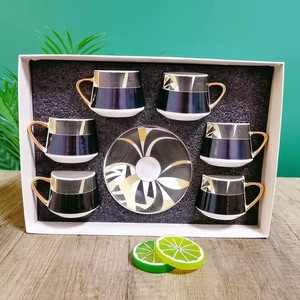 Set di piattini per tazze da caffè <span class=keywords><strong>in</strong></span> porcellana ambrata tazza da tè <span class=keywords><strong>in</strong></span> ceramica con piattino <span class=keywords><strong>in</strong></span> <span class=keywords><strong>alluminio</strong></span> e manico circolare <span class=keywords><strong>in</strong></span> metallo - Product Image 5