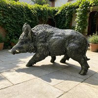 Statue de sanglier d'extérieur de 21,26 pouces, sculpture animale en résine résistante aux intempéries pour la décoration de jardin, patio et pelouse