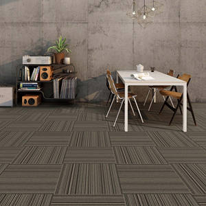 Dalles de moquette modulaires commerciales 50x50 en polypropylène à boucles, style puzzle moderne, pour bureaux, salles de réunion, conférences et maisons. - Product Image 1
