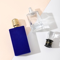 Özel logo ücretsiz örnek kare lüks cam parfüm şişesi 50ml boş sis püskürtücü kristal kapaklı akın şişe kıvrım