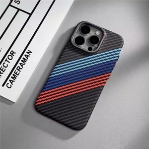 Custodia per telefono antiurto con ricarica wireless, porta carte a tracolla in fibra di carbonio magnetica con bottoni in metallo, design a quadri con motivo nuvola - Product Image 4