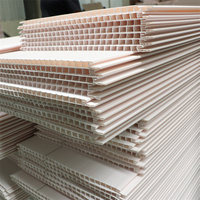 Panneaux de plafond en PVC imperméables modernes avec design en stratifié de bois naturel, couleur blanche, pour la décoration intérieure