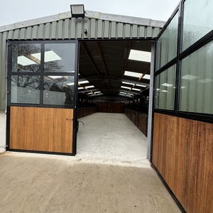 Pannelli di Ventilazione Frontali Personalizzati e Durevoli per Stalle e Box per Cavalli - Product Image 6