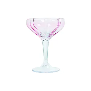 Produk baru 2023 grosir desain unik kristal gelas anggur piala Logo kustom gelas Martini untuk dekorasi pernikahan