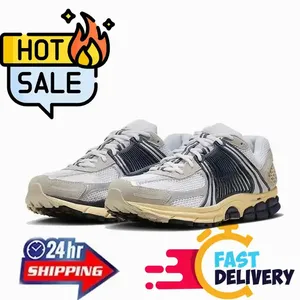 Chaussures de course VomeroS <span class=keywords><strong>5</strong></span> pour femmes et hommes 2025, rose poussière, Foam Hot Punch, noir Phantom, gris Vast, Vomeros <span class=keywords><strong>Cloud</strong></span> Runners, baskets - Product Image 3