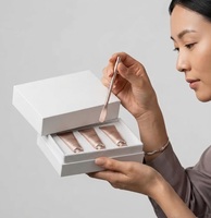 Boîte en carton rigide avec couvercle et base imprimés sur mesure, avec insert pour le rangement et l'affichage