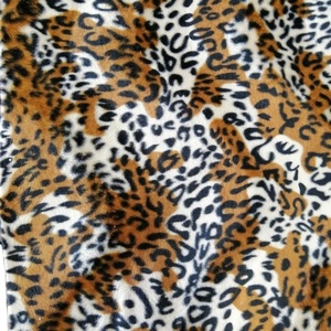 Tissu de fausse fourrure en velours Polyester de meilleure qualité, tissu de maison en peluche imprimé à motifs d'animaux - Product Image 3