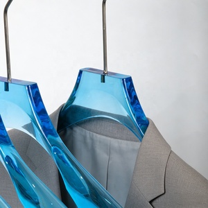 Appendiabiti di Lusso Personalizzabili in Acrilico Blu Zaffiro, Ecologici, Moderni, Antiscivolo e Resistenti <span class=keywords><strong>per</strong></span> Negozi di Abiti da Sposa e Hotel - Product Image 3