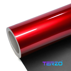 Film vinyle automobile rouge bonbon TERZO Premium haute élasticité, qualité d'usine, avec support PET en rouleau - Product Image 1