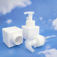 Distributeur carré de mousse du fabricant de 250ml, bouteille de pompe en PETG blanche, emballage cosmétique en plastique en vrac pour shampooing désinfectant pour les mains