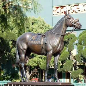 Statue de cheval moderne en <span class=keywords><strong>bronze</strong></span> taille réelle avec selle, sculpture de grand cheval en cuivre sur cour à vendre - Product Image 2