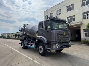 Camion malaxeur à <span class=keywords><strong>béton</strong></span> Hubei HOWO pour le transport d'hydrocarbures sur longue distance, moteur 9.726L, livré avec rapport de test mécanique - Product Image 3