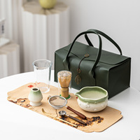 Ensemble de matcha rose minimaliste moderne de style japonais, sac en cuir portable, outils à matcha, bol à matcha en céramique, ensemble à thé