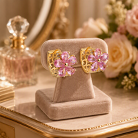 Boucles d'oreilles créoles Huggie en laiton plaqué or 18 carats, motif floral géométrique, perles et zircone cubique, pour femme, style tendance vintage, éclatantes