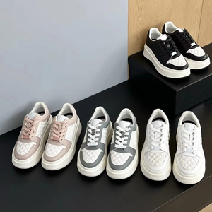 Chaussures décontractées en cuir à semelle épaisse pour femme, rehaussantes, à lacets, colorées et polyvalentes, style sport - Product Image 1