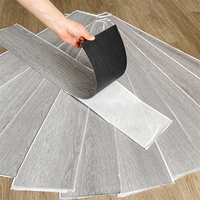 Günstiger Büro- und Heim-Innenbereich Kratzfester Holzoptik PVC LVT Bodenbelag Selbstklebender Rechteckiger LVT Bodenbelag