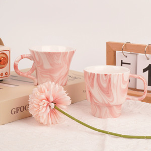 Taza de Café de Porcelana con Logotipo Personalizado, Estilo de Dibujos Animados, Apta para Alimentos, Lavavajillas y Microondas, Marca OEM para Regalos Empresariales y Hoteles - Product Image 1