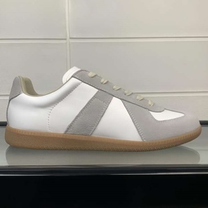 รองเท้ากีฬาลำลองคุณภาพดีไซเนอร์ปี 2026 สำหรับผู้ชายและผู้หญิง ระบายอากาศได้ดี หนังแท้ สวมใส่สบาย แบบผูกเชือก กันลื่น พื้นเรียบ - Product Image 4