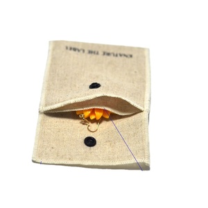 Pochette à bijoux en lin naturel écologique avec séparateur, personnalisable avec logo, pour bijoux et boutons - Product Image 4