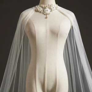 <span class=keywords><strong>Voile</strong></span> de <span class=keywords><strong>mariée</strong></span> de luxe QUEENS GOWN, entièrement brodé à la main avec des fleurs 3D en cristal et perles, châle <span class=keywords><strong>cape</strong></span> long et fluide en ivoire - Product Image 5