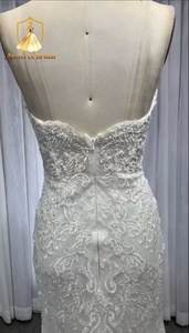 Aurtertx Bride <span class=keywords><strong>SARAY</strong></span> Abito da Sposa Classico a Maniche Lunghe con Scollo a Barca, Interamente in Pizzo, Stile Sirena, con Applicazioni in Pizzo Francese e Strascico a Cappella - Product Image 4
