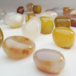 थोक आधुनिक लक्जरी रंगीन एगेट कुचल पत्थर पीले काले सफेद बहुदार बगीचे के गहने पर्यावरण के अनुकूल सजावटी - Product Image 1