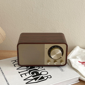 Portable rétro de grande valeur pour haut-parleur <span class=keywords><strong>Bluetooth</strong></span> avec caisson de basses <span class=keywords><strong>filaire</strong></span> antenne en bois créative Radio Photo Prop 5W alimenté par batterie - Product Image 4