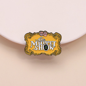 Broches en émail sur le thème des spectacles de variétés comiques et des poupées de dessin animé, badges de revers pour la remise des diplômes, bijoux pour sacs à dos, cadeau pour amis, vente en gros - Product Image 4