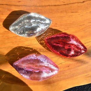Decorazione da parete con labbra a forma di palla da discoteca - Labbra glitterate argento, rosa, rosse per feste, matrimoni, decorazioni per la casa |   Idea regalo unica - Product Image 1