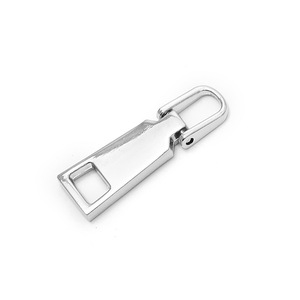 Porte-clés de voiture en alliage de zinc chromé, pendentif multifonctionnel pour usage domestique - Product Image 1