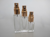 Emballage cosmétique 5ml 10ml 20ml 30ml 50ml 100ml Flacon de parfum vide en verre carré clair avec bouchon de pompe de pulvérisation en or
