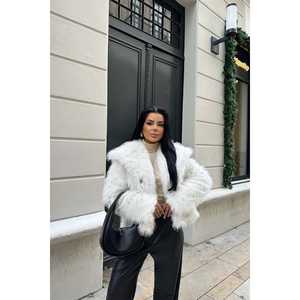 เสื้อแจ็คเก็ตขนเฟอร์สีขาวตกแต่งสไตล์วินเทจ ปิดกระดุมเม็ดเดียว ผ้าเดนิมยาวพิมพ์ลายขนมิงค์และขนฟ็อกซ์ ย้อมสี บุด้วยใยฝ้าย - Product Image 1