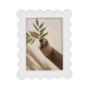 Cornice Decorativa con Bordo Ondulato 5x7 Pollici in Resina per Arredamento Casa, Esposizione su Tavolo o Mensola del Soggiorno - Product Image 1
