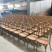 Stapelbarer Vintage Wiener Stil Kunstharz-Holzimitat-Stuhl für Hochzeiten und Events, Outdoor-Bentwood-Look Esszimmerstuhl mit Herzförmiger Rückenlehne