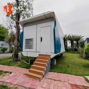 Villa miniature de luxe préfabriquée en structure acier modulaire moderne avec balcon, pour complexe hôtelier et Airbnb, maisons préfabriquées en Bulgarie - Product Image 1