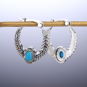 Orecchini Pendenti Vintage con Piume e Accenti Verdi, Gioielli Eleganti da Festa per Donne - Product Image 5