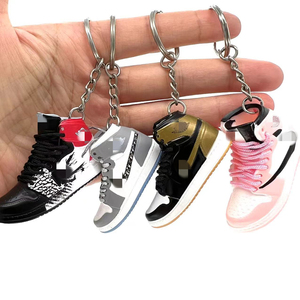 Llavero de Zapatos de Baloncesto de Moda 2026, Caja Decorativa de PVC, Llavero de Zapatos Impresos a Mano, Mini Llavero de Zapatillas 3D - Product Image 2