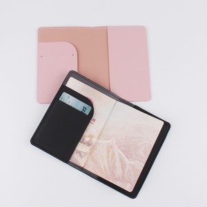 Funda para pasaporte de viaje, modelo de pareja encantadora, para avión - Product Image 3