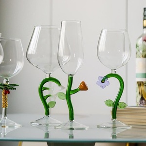 Bicchieri <span class=keywords><strong>e</strong></span> Calici da Vino in Vetro Soffiato a Mano, Design Europeo, Forma Floreale Colorata, Resistenti - Product Image 3