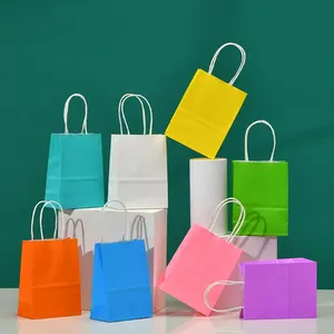Bolsa de Regalo de Papel de Lujo Personalizada para Tiendas de Ropa, para Empacar Ropa - Product Image 1