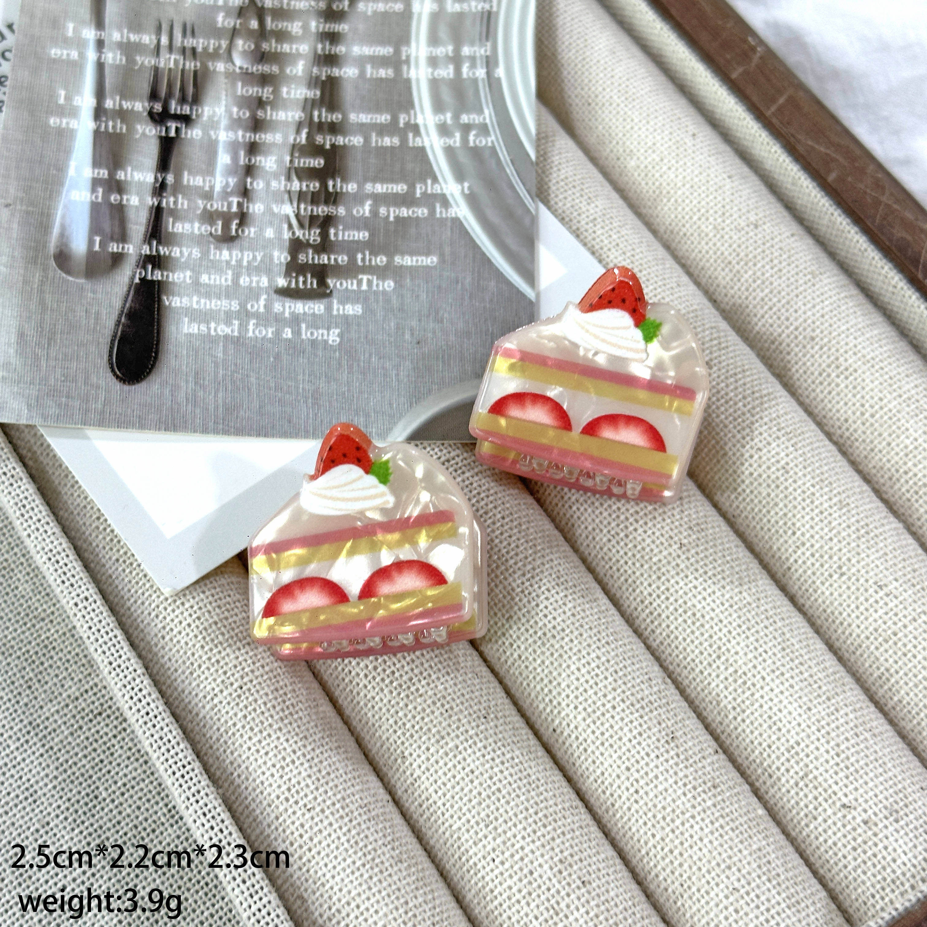 Gâteau coupé rouge-Unique