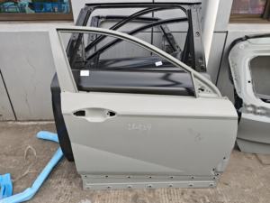 Puerta trasera de hierro tejida para carrocería de coche de fábrica YRJ para <span class=keywords><strong>HYUNDAI</strong></span> <span class=keywords><strong>KONA</strong></span> 2024 2025 puerta trasera de coche proveedor mayorista de calidad Original - Product Image 3