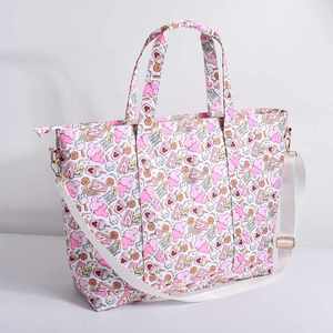 Sac fourre-tout et de voyage personnalisé en nylon imperméable avec fermeture éclair, imprimé intégral, grand format, pour femme, motif Royaume Magique - Product Image 3